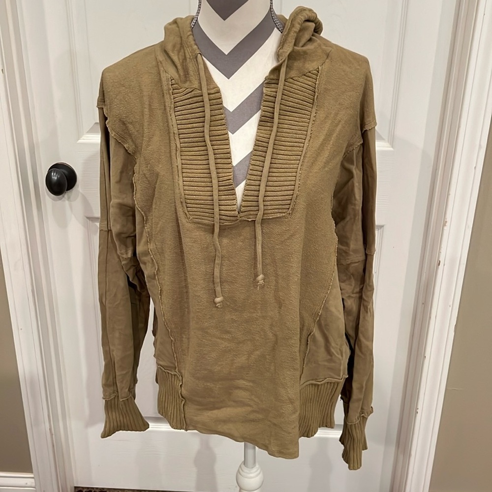 Easel hooded neck sweater, size M